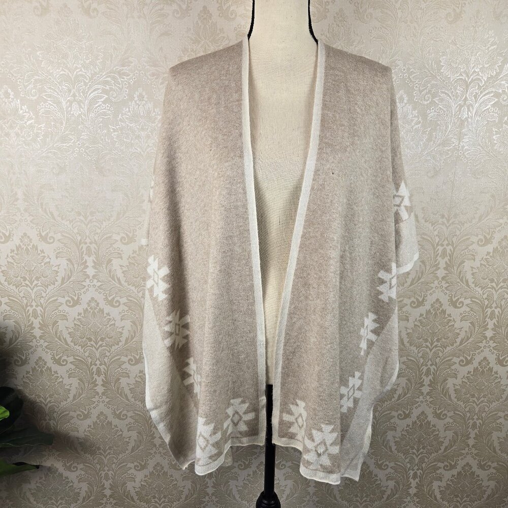 Warm & Cozy Lifestyle Size Medium Cream Tan Ruana Wrap Southwestern Geometric
